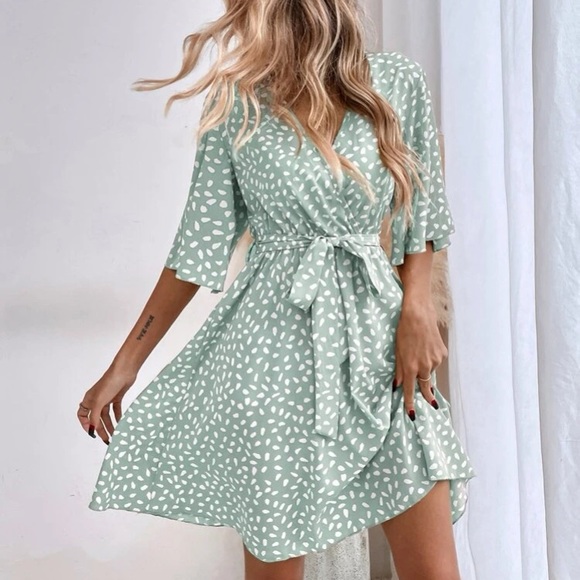Boho ditsy floral butterfly sleeve belted mini dress - Picture 6 of 6